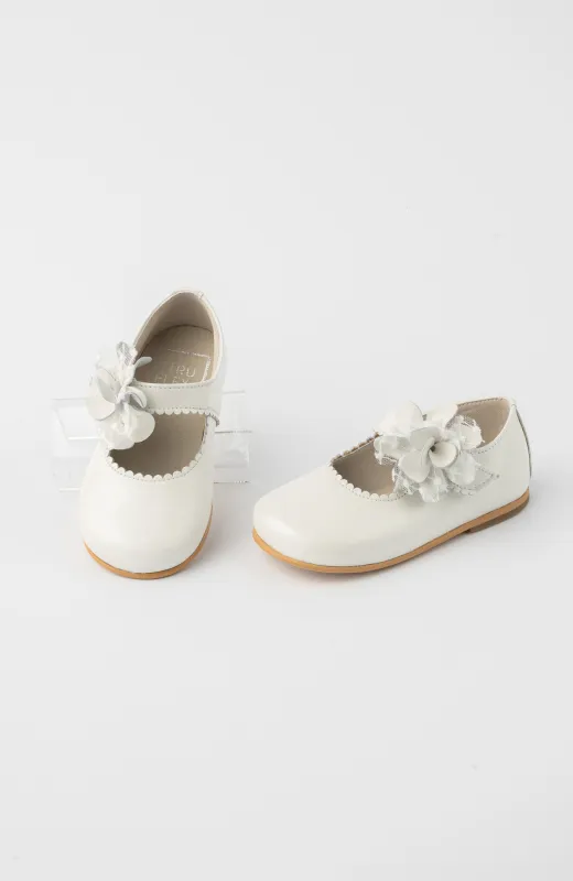 Zapatos niña vestir con flor crudo , con pétalos de piel al tono