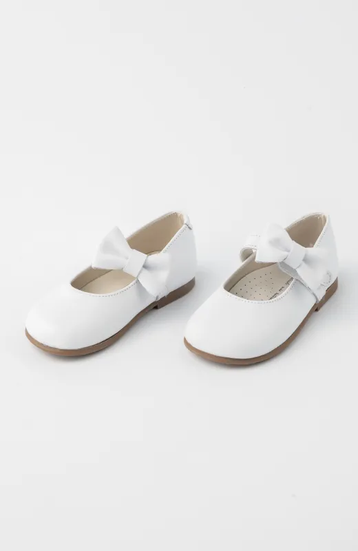 Zapatos niña merceditas lacito blanco, ideal para vestir en una ceremonia infantil
