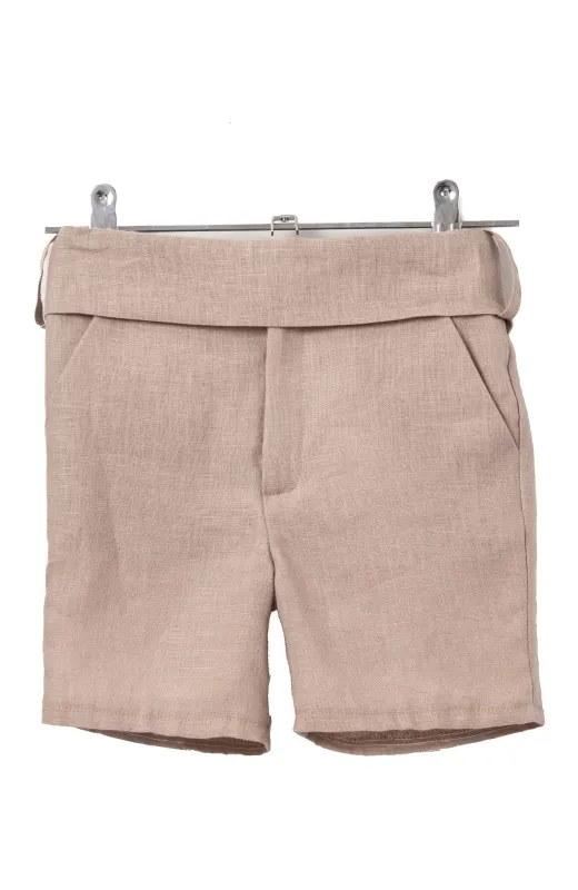 El look que emociona a todos Traje de lino para niño de Arras rosado, con pantalón corto con fajín del mismo tejido y color