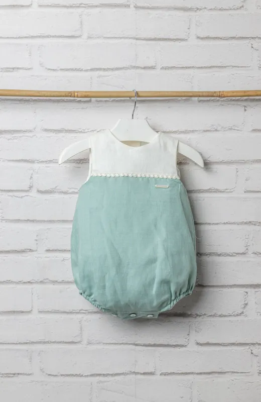 Ranita bebé de lino verde con capota , ideal para Bautizo