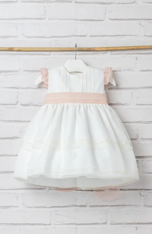 Lo clásico, con emoción renovada Vestido Bautizo niña bebé con detalles en rosa, ideal para ceremonias de primavera y verano