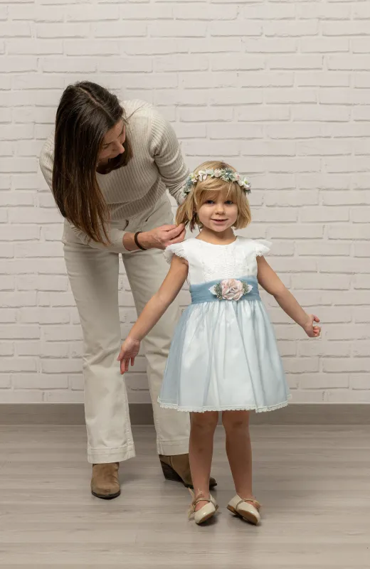 Cuando se viste bien, se nota Vestido niña Ceremonia falda azul con corona a juego