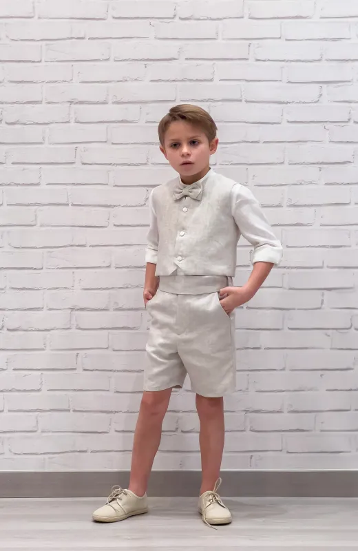 Pequeño en tamaño, grande en presencia Traje de lino para niño de Arras tostado, elegante para boda