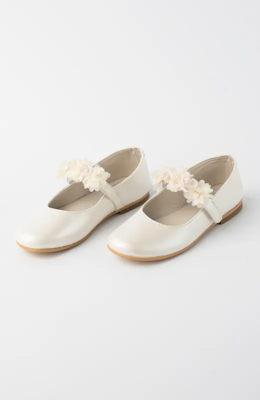 Zapatos niña ceremonia crudo con detalle , ideal para Arras o Comunión