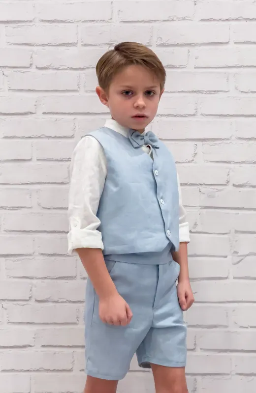 Orgullo en cada paso que dé Traje de lino para niño de Arras celeste con chaleco y pajarita