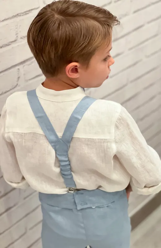 Los pequeños también dejan huella Traje elegante niño lino color celeste con pajarita y tirantes a juego
