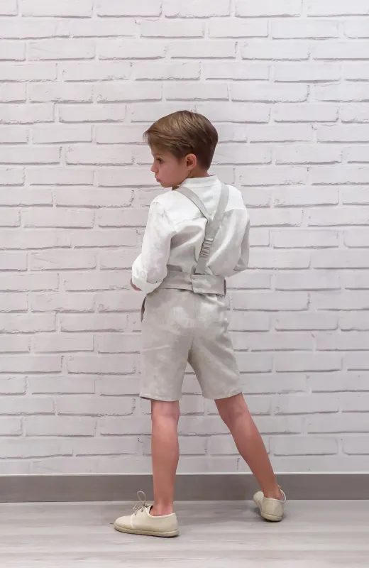 Para esa escena inolvidable Traje elegante niño lino color tostado ideal para cualquier momento del año