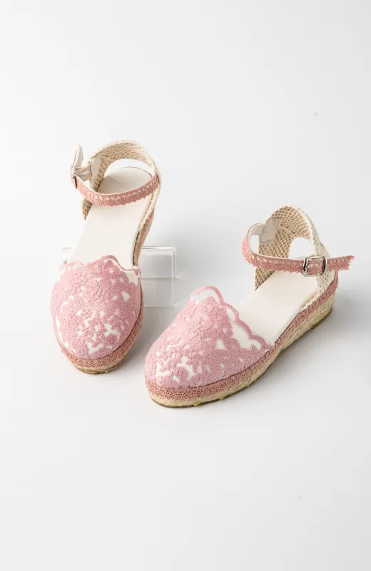 El toque final perfecto Esparteñas de niña bordadas rosas Comunión , cómodas y elegantes , sujetas al tobillo con hebilla pequeña