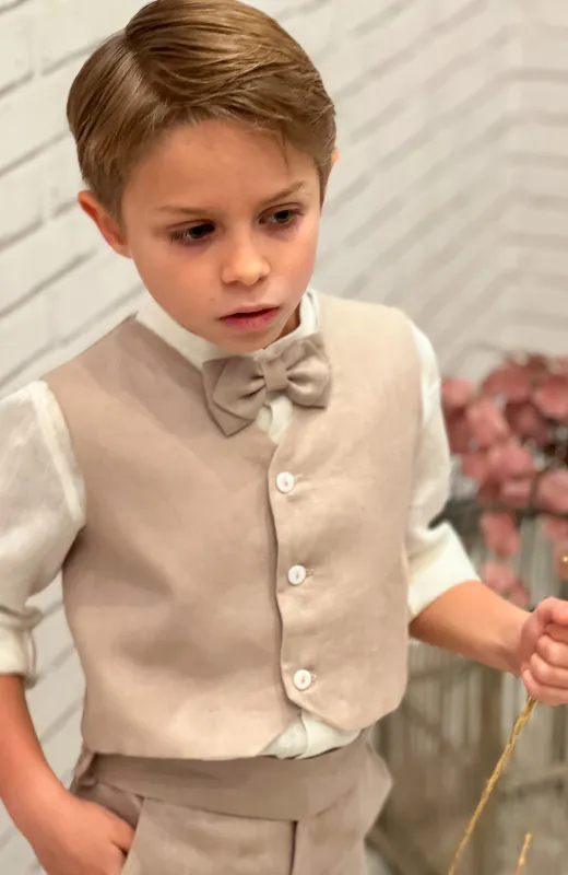 Vestirlo bien también es celebrarlo Traje de lino para niño de Arras rosado, ideal para Arras y Bautizo