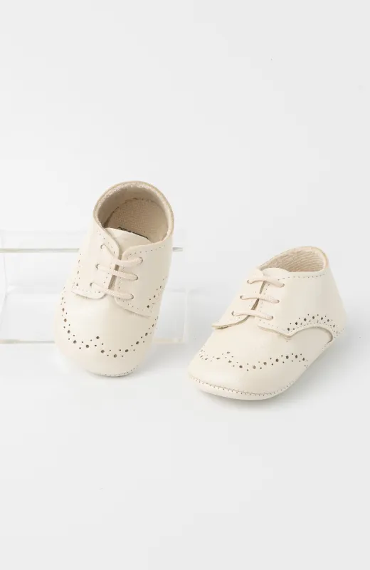 Tan delicado como su día Zapato niño bebé de cordones tipo blucher en color crudo