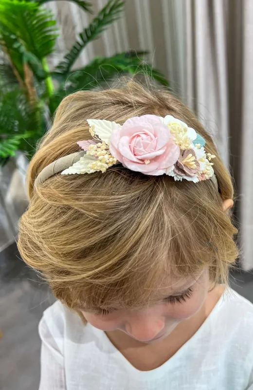 Belleza tejida con flores Diadema niña flores ceremonia multicolor de Vuvalu en Madrid