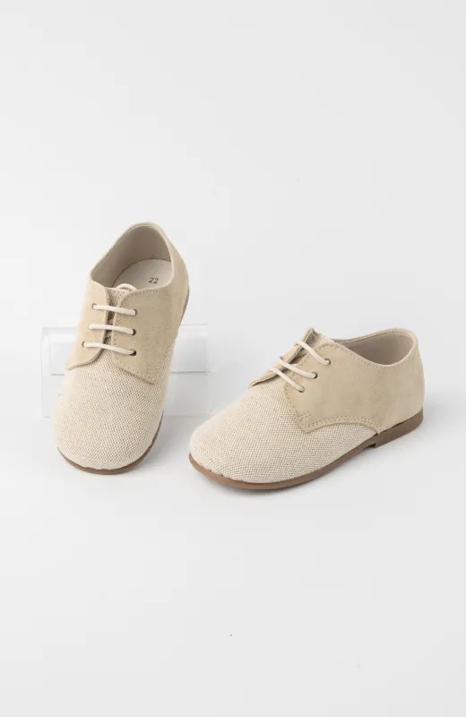 Zapato niño vestir de lino y ante tostado , con cordones tipo blucher