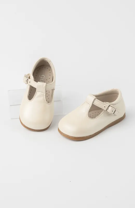 Sutileza que acompaña su Bautizo Zapato niño vestir tipo pepito crudo, ideal para Bautizo y arras
