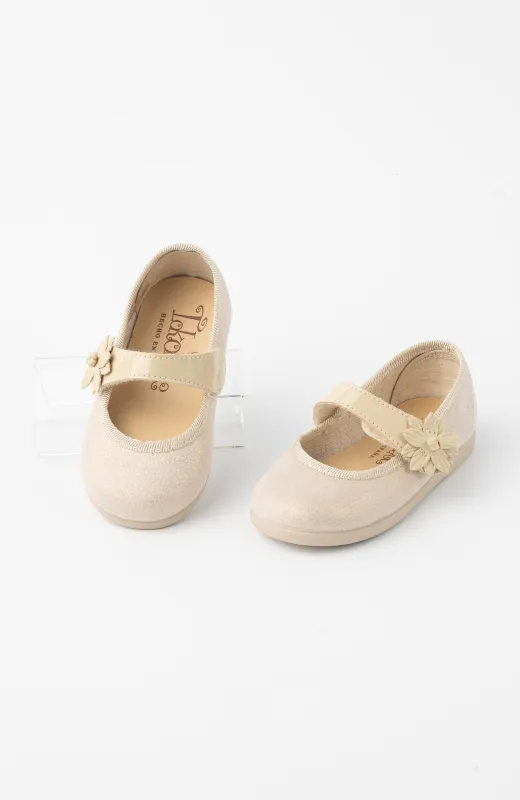 Zapatos de niña de vestir dorados con detalles acharolados ideales para Bautizo y Arras
