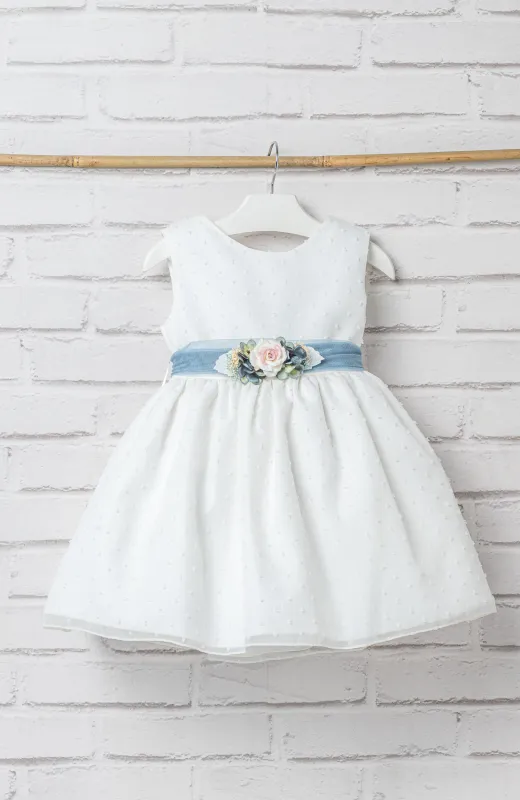 Vestido niña ceremonia plumeti fajín azul con falda fruncida