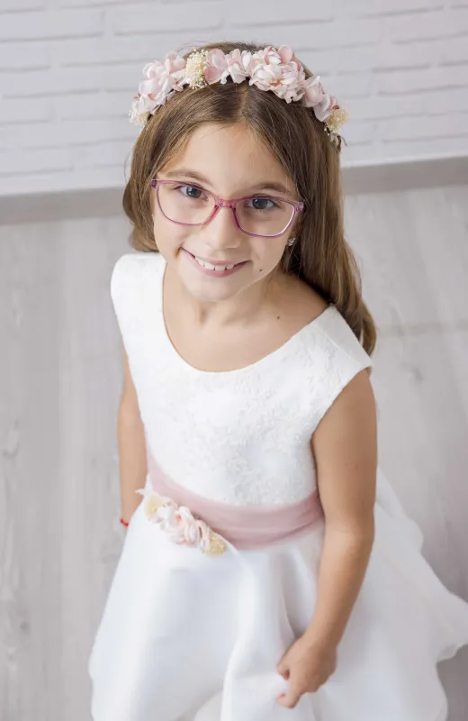 Vestido de Arras niña con fajín rosa empolvado y cuerpo bordado