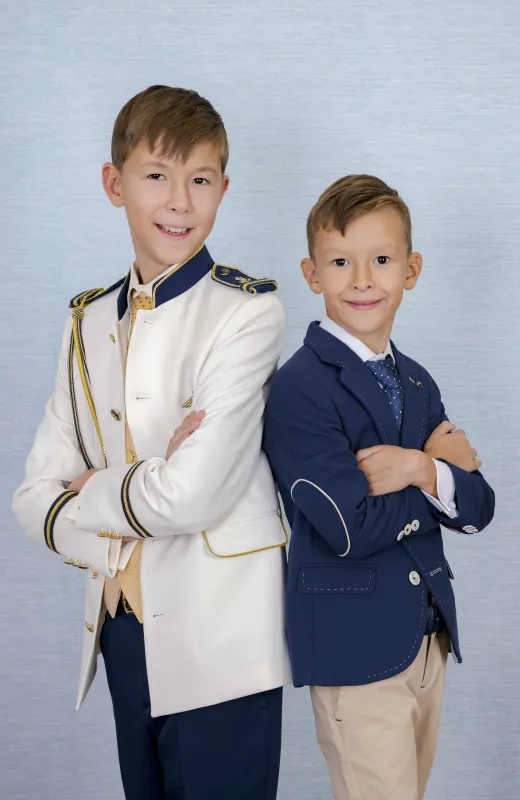 El encanto de lo clásico Chaqueta americana niño ceremonia marino Carlo