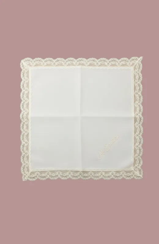 Pañuelo de Bautizo bordado con elegante puntilla Villalpando