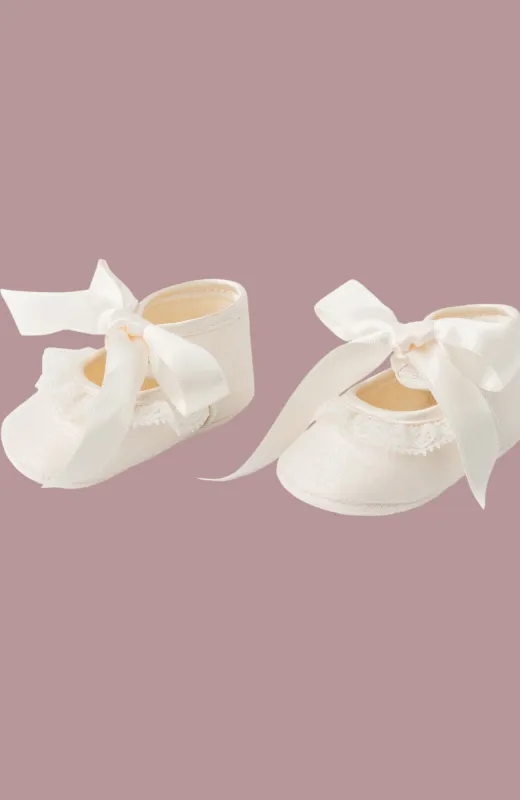 Zapatos de raso sin suela para bebé con puntilla crudo Daroca Zapatos de raso sin suela para bebé con puntilla crudo Daroca