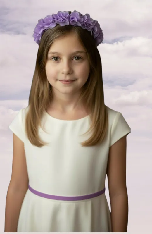 Corona niña ceremonia pétalos morados Loro