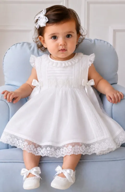 Vestido de Bautizo de batista inglesa con nido de abeja con capota a juego Cenit