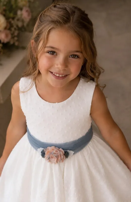 Vestido niña ceremonia plumeti fajín azul Iria