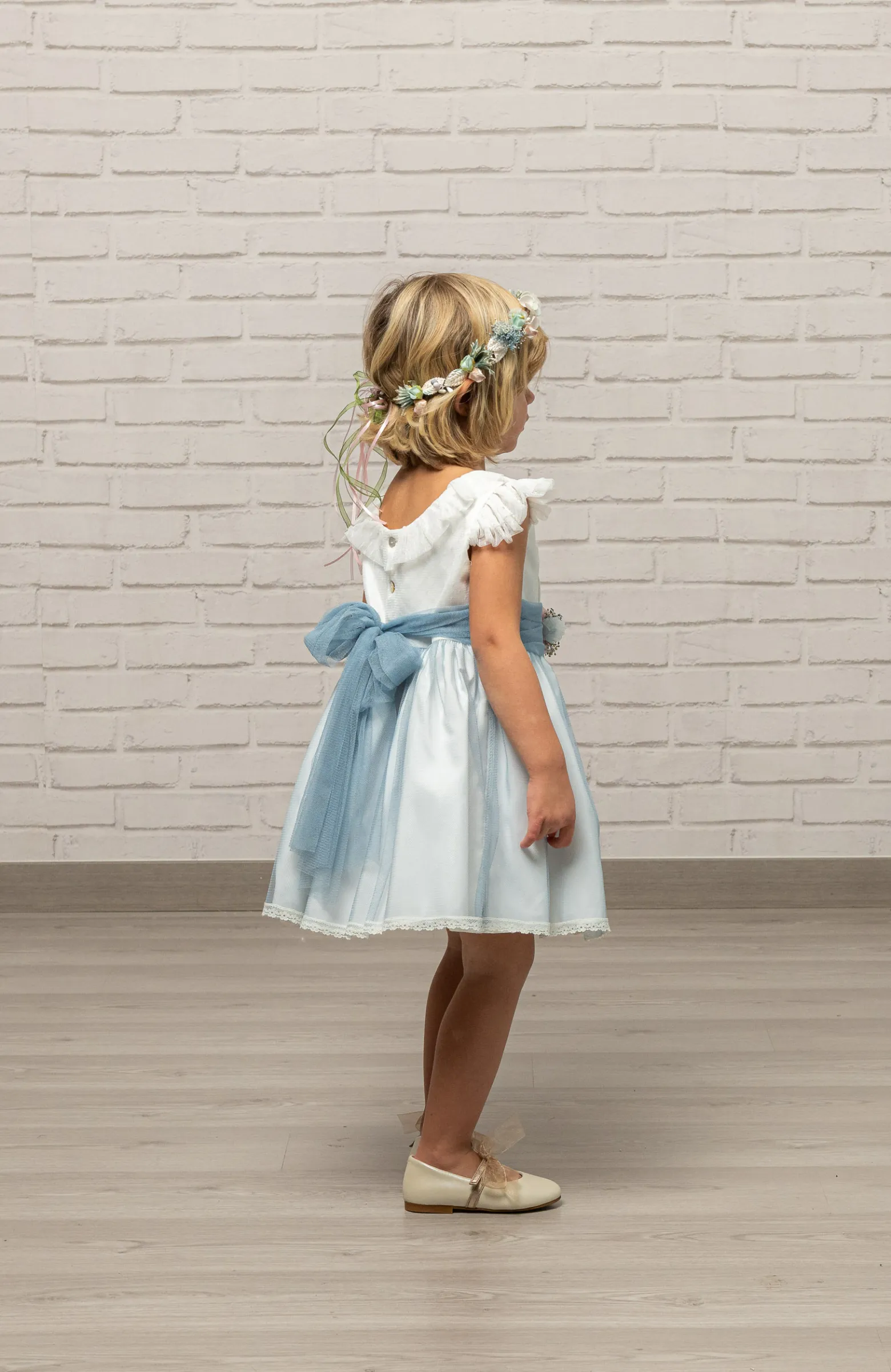 Vestido niña Ceremonia falda azul y escote en espalda
