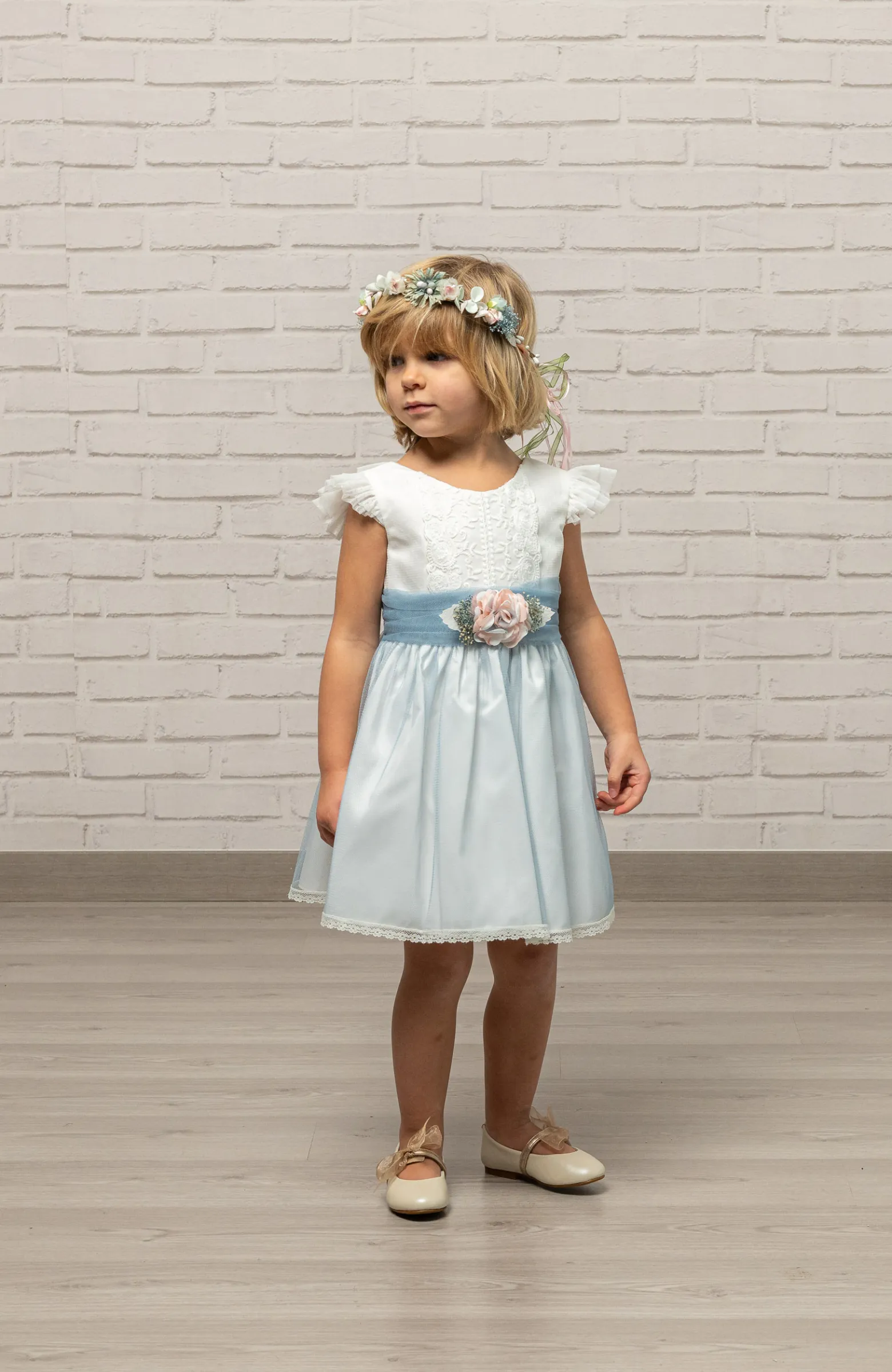 Vestido niña Ceremonia falda azul y cuerpo en blanco roto bordado
