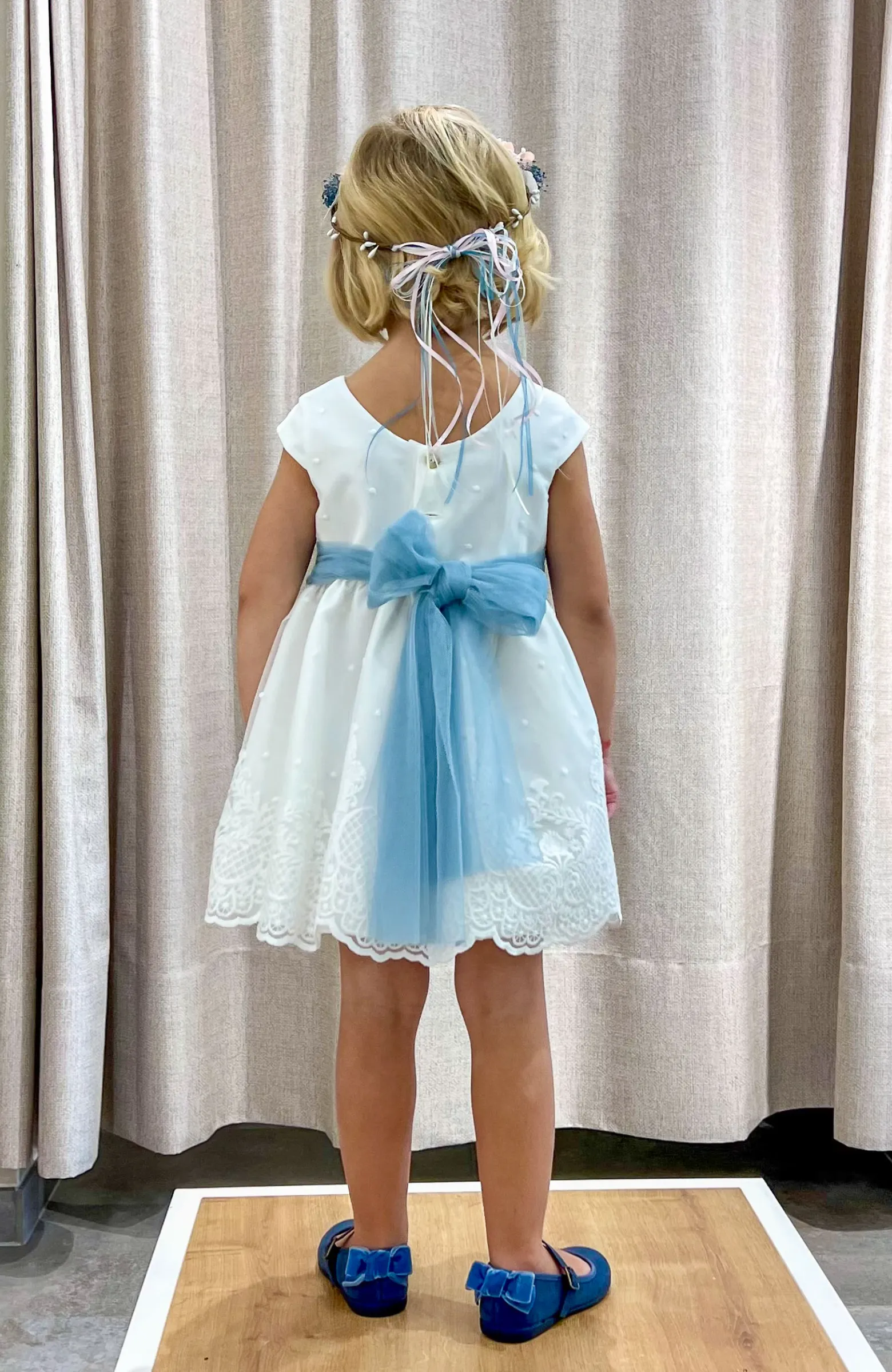 Vestido niña Ceremonia bordado fajín azul