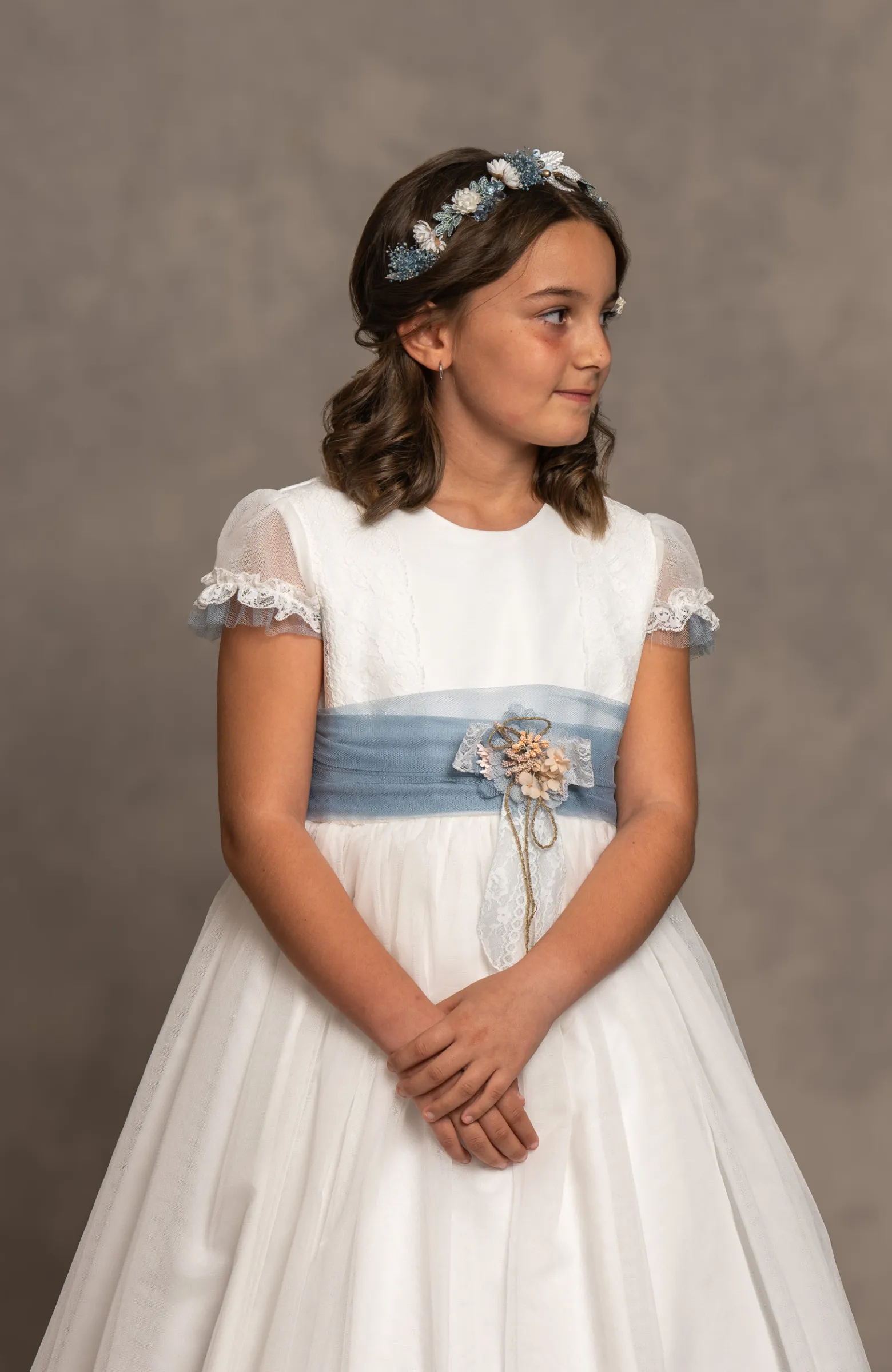 Vestido de Comunión con fajín azul