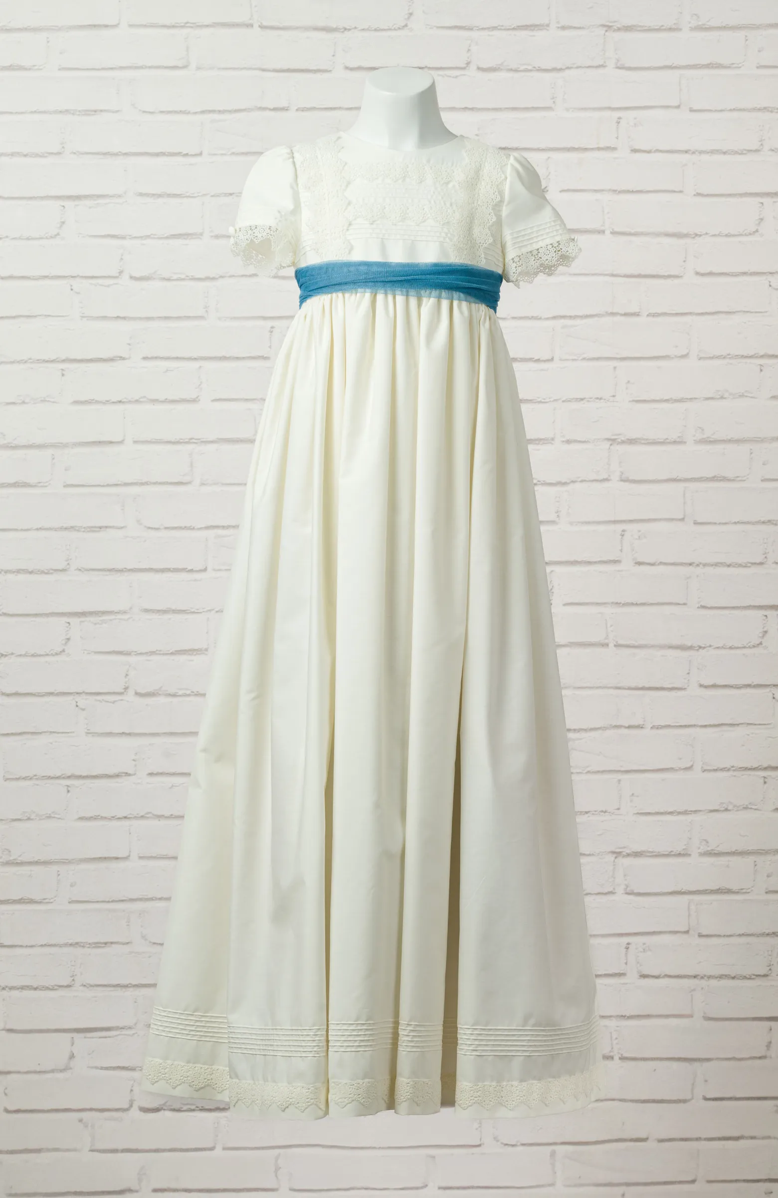 Vestido de Comunión niña Outlet de batista clásica