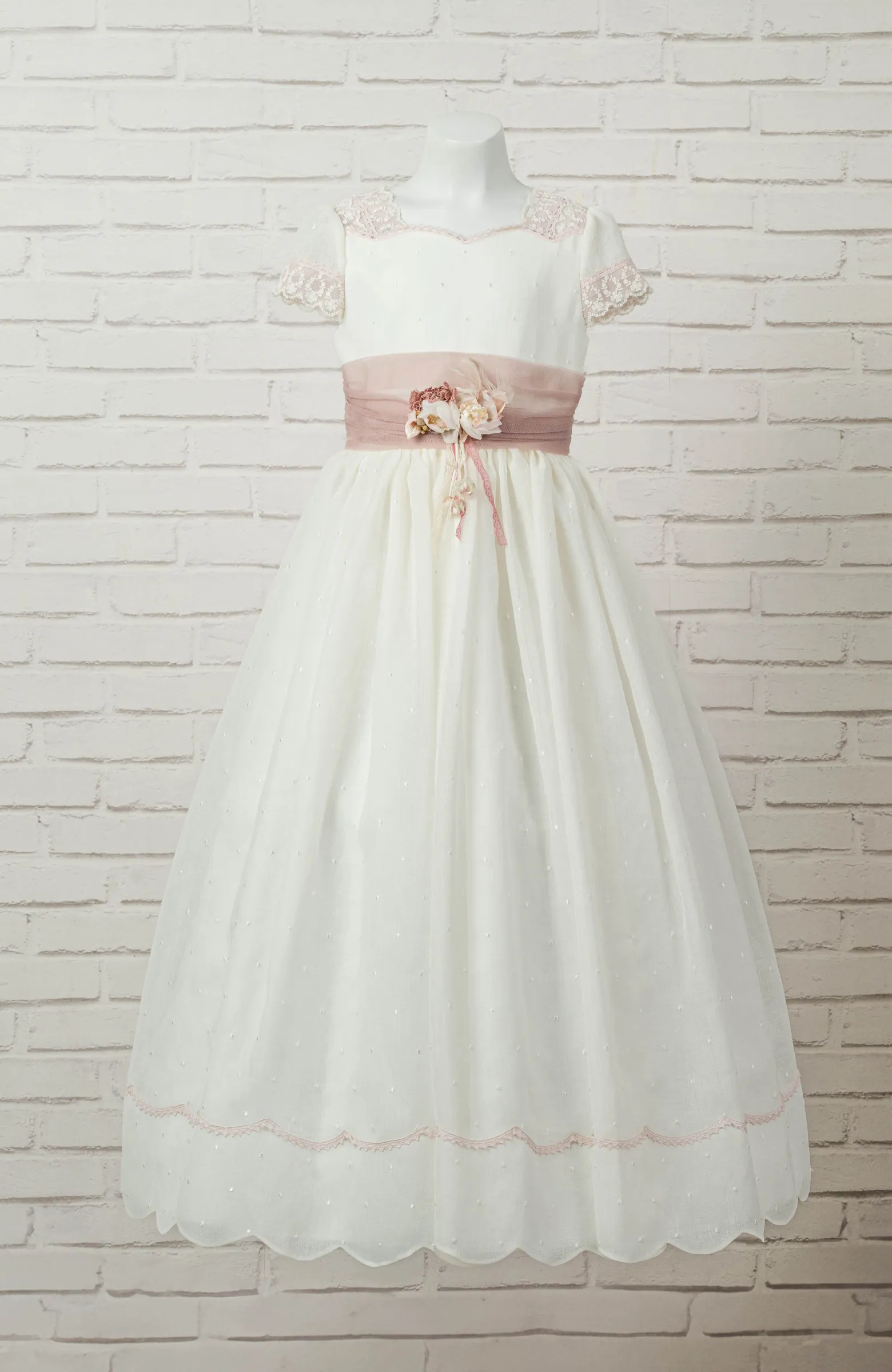 Vestido de Comunión niña Outlet con fajín rosado