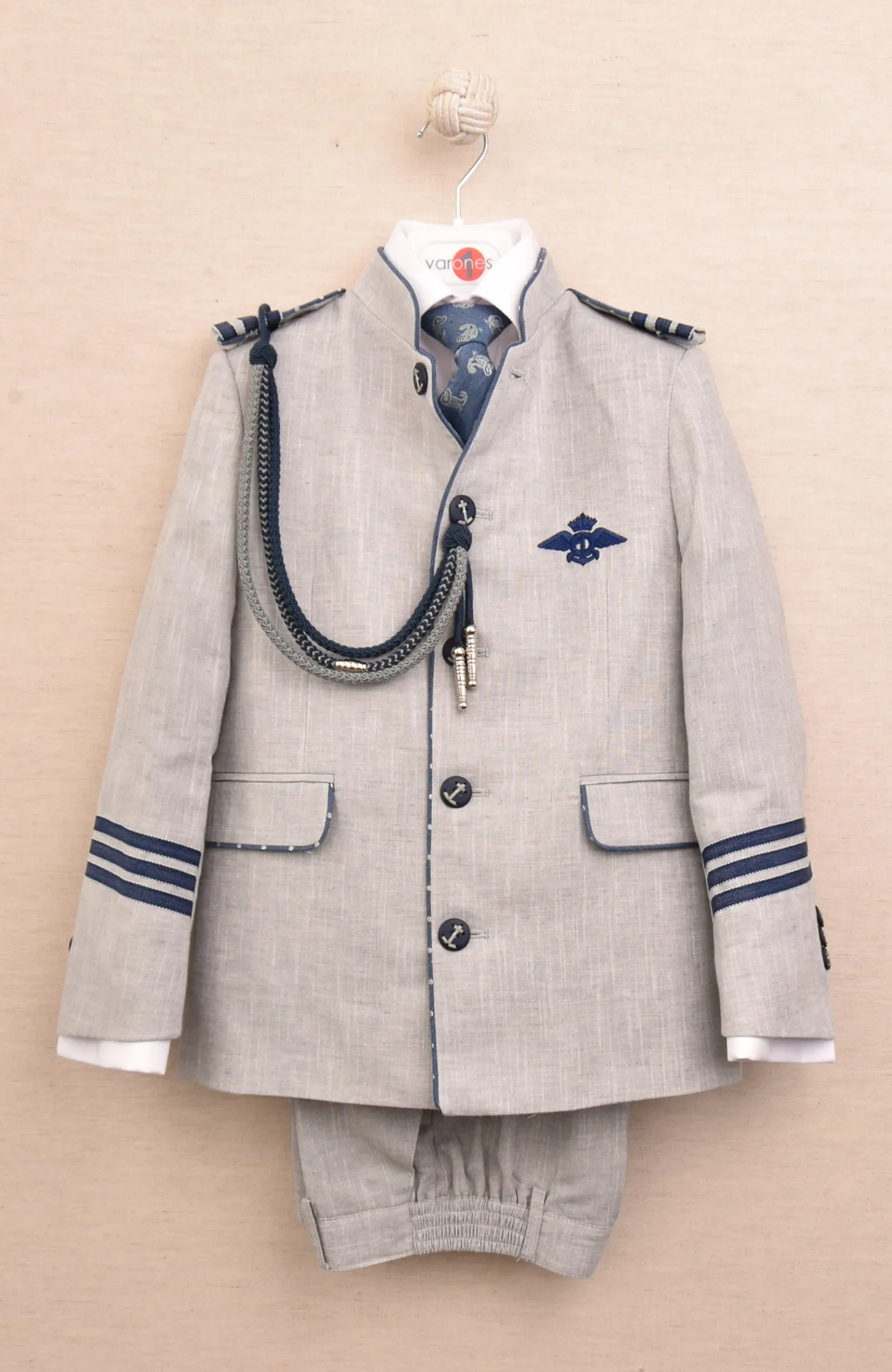 Traje de Comunión Almirante lino gris, con chaqueta, chaleco y corbata, camisa y pantalón