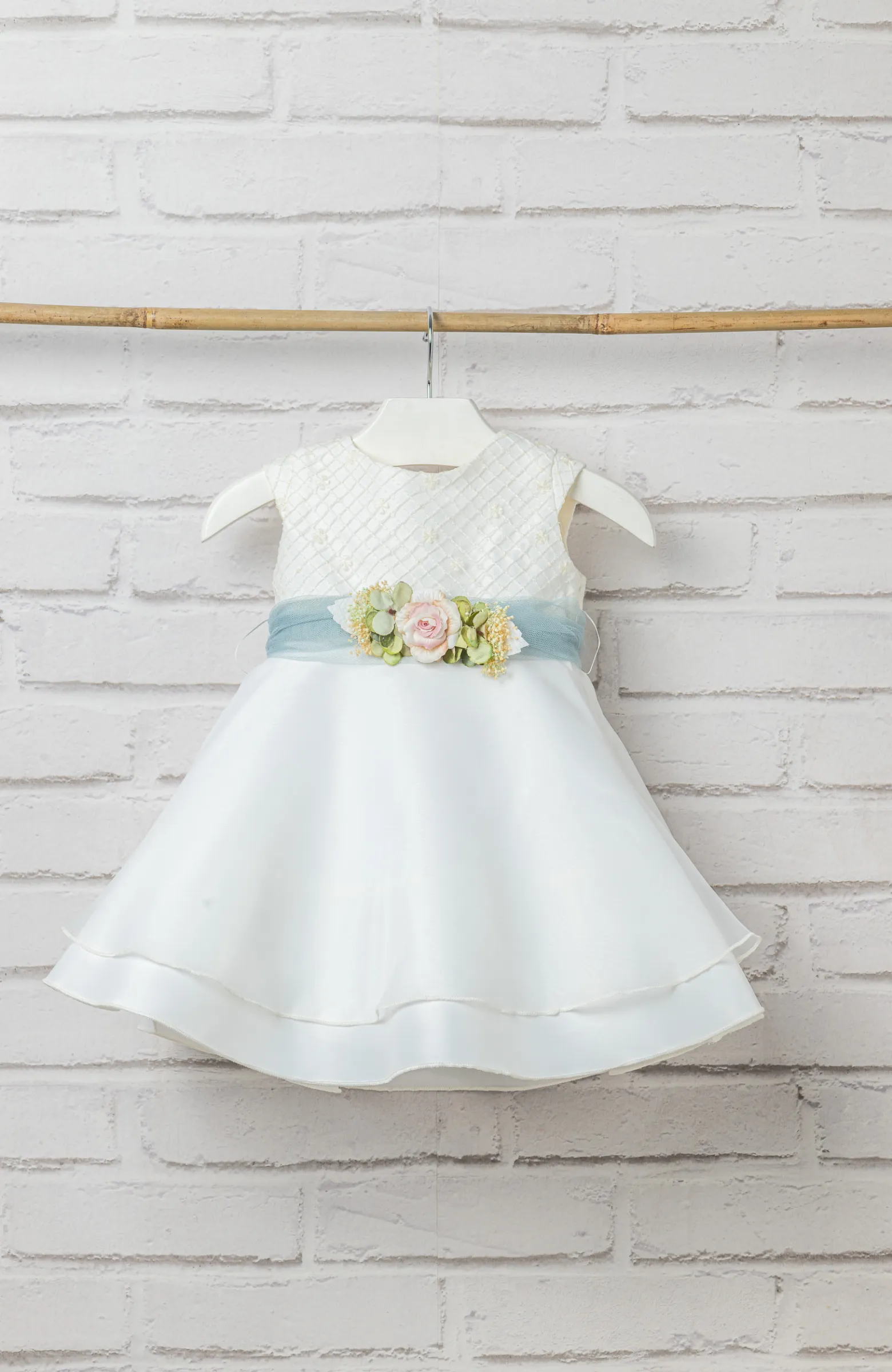 Vestido niña bebé ceremonia fajín verde y falda capa
