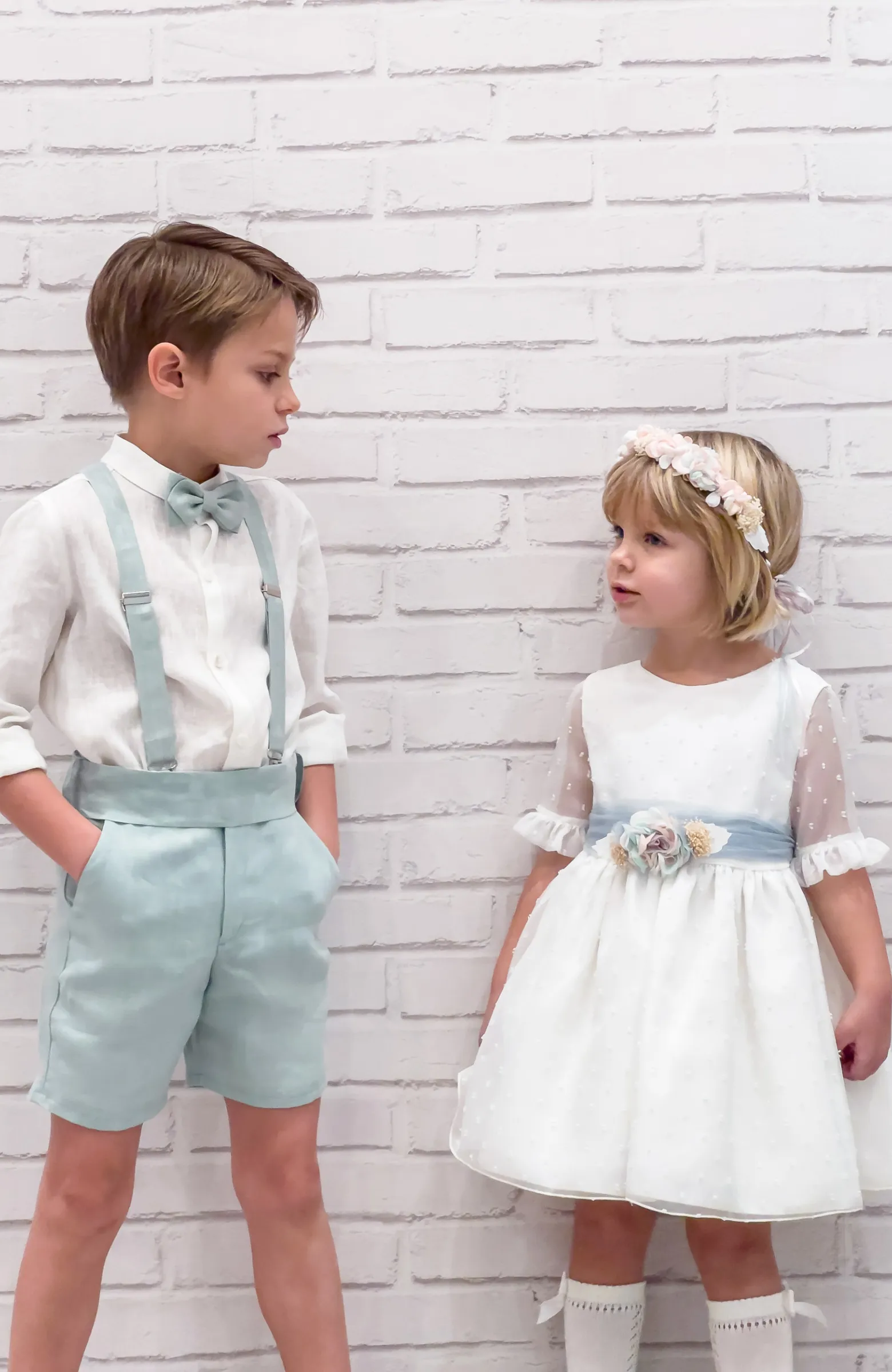 Vestido niña Ceremonia manga francesa fajín verde a juego con hermano