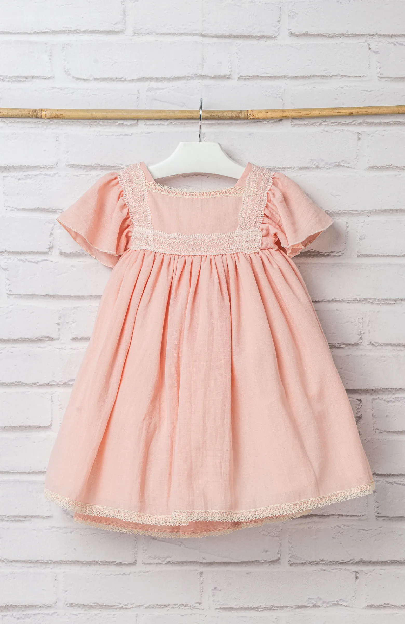 Vestido niña romántico de talle alto rosa de bambula ideal para ceremonia infantil