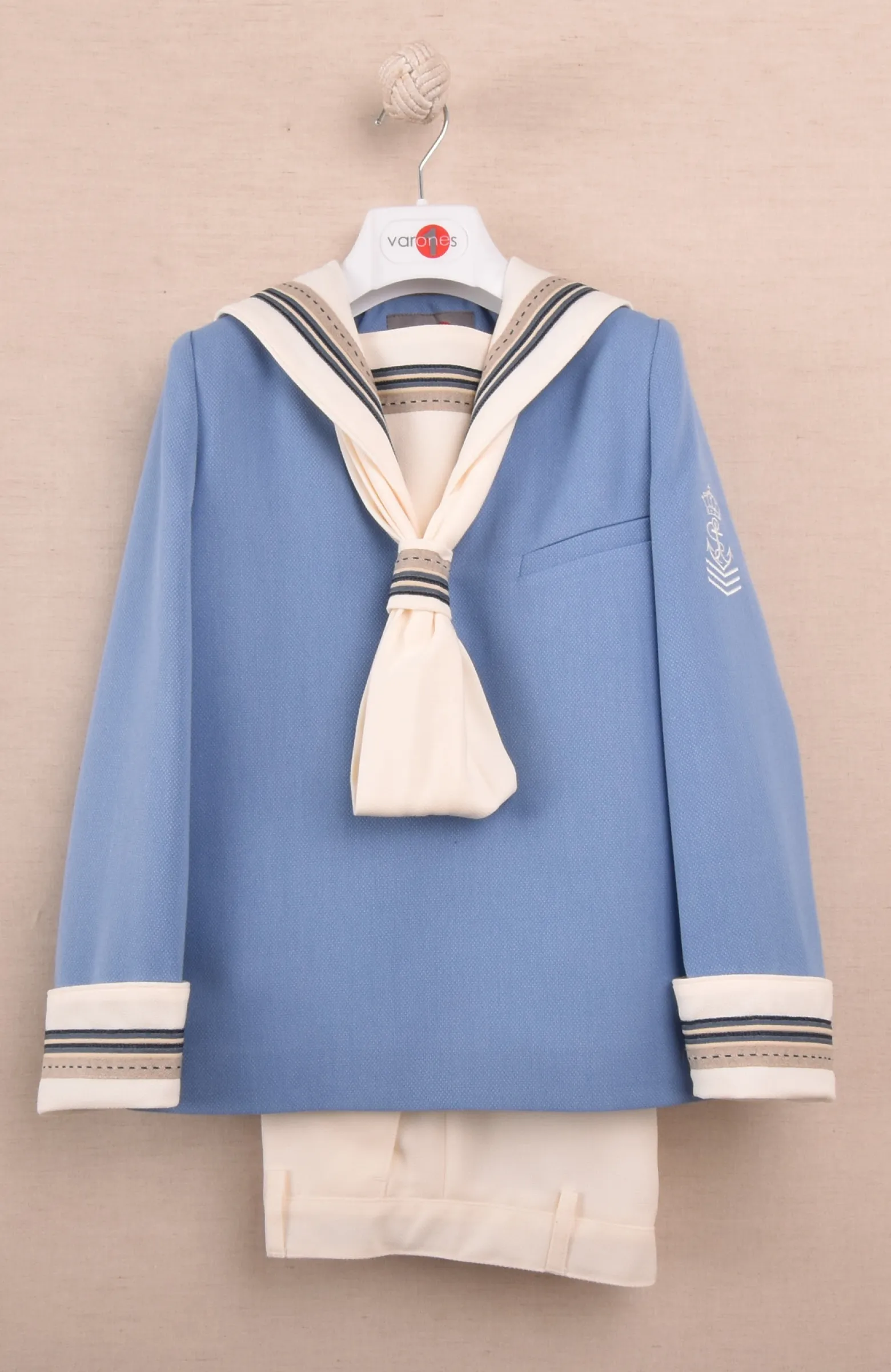 Hecho para un dia especial Traje de Comunión marinero en celeste y crudo
