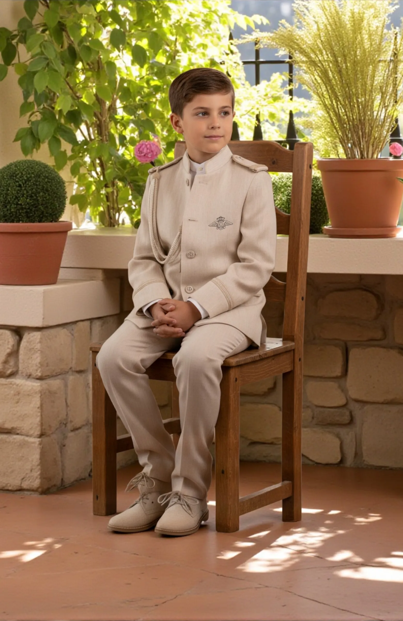 Para un día especial Traje de Comunión Almirante lino tostado cuello mao
