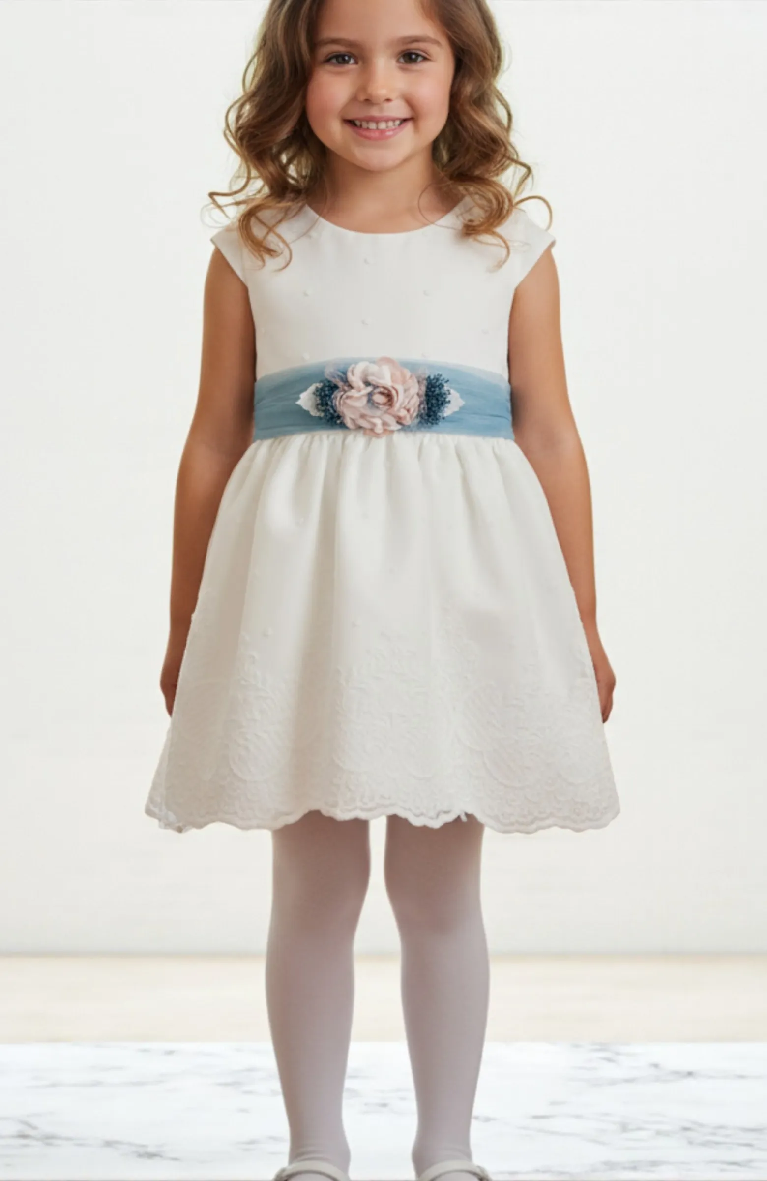 Vestido niña Ceremonia bordado fajín azul Inés  Vestido niña Ceremonia bordado fajín azul Inés