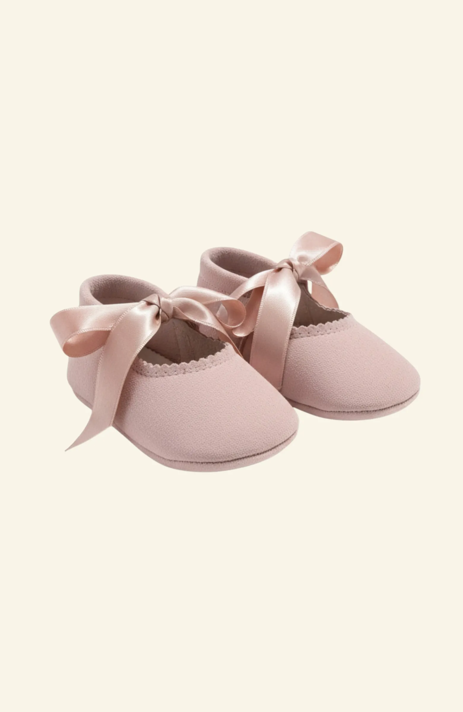 Zapato niña bebé ante rosa