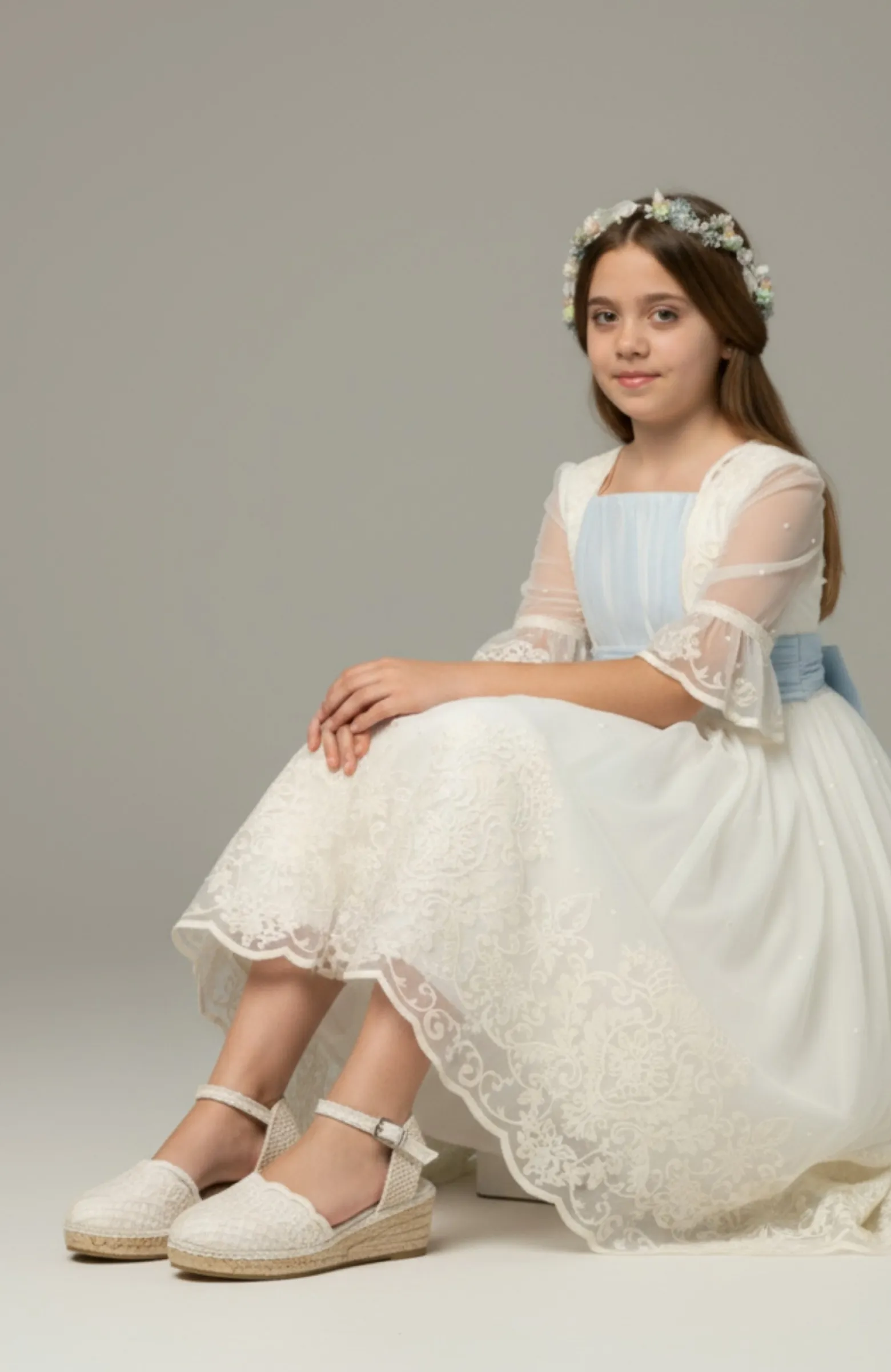 Esparteñas niña bordadas Comunión color crudo Albatera