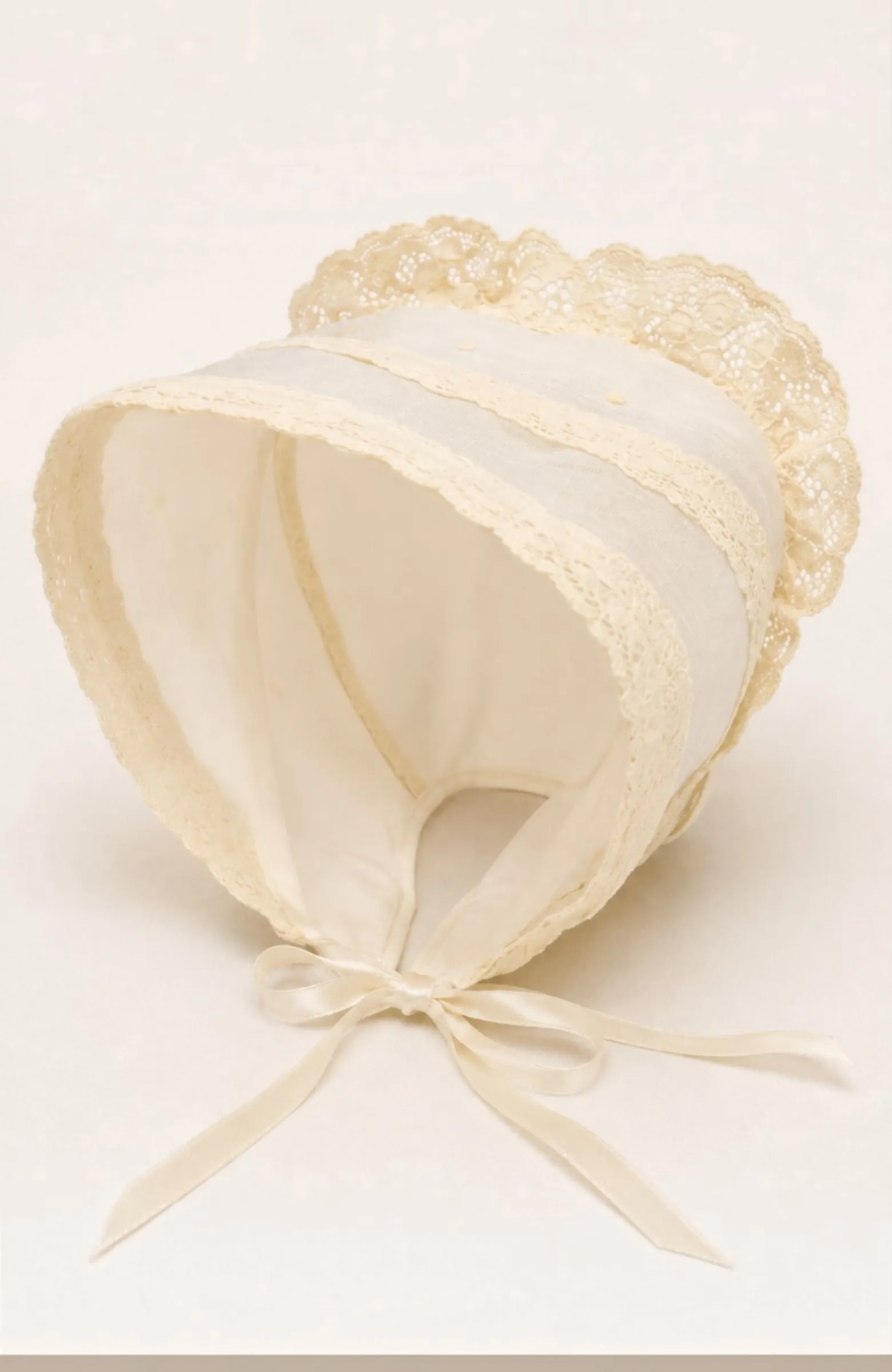 Mantilla de Bautizo con capota ajuego de batista inglesa