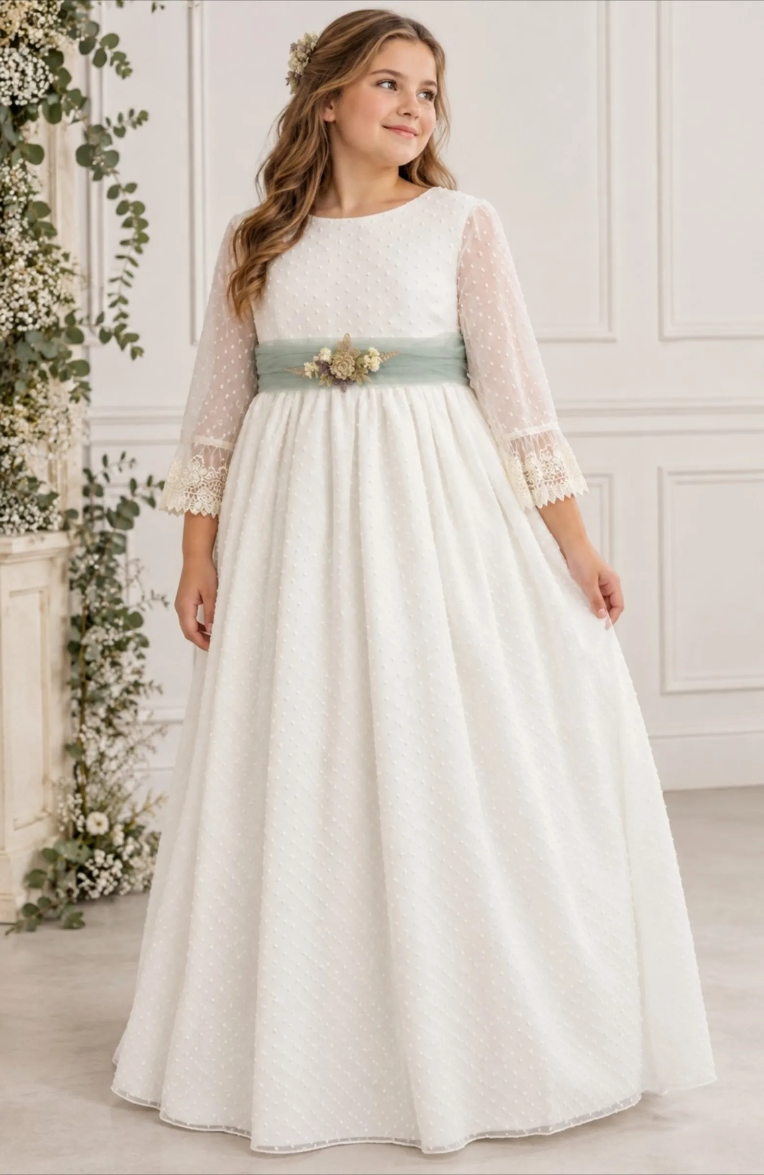 Vestido Comunión plumeti  fajin verde Flor