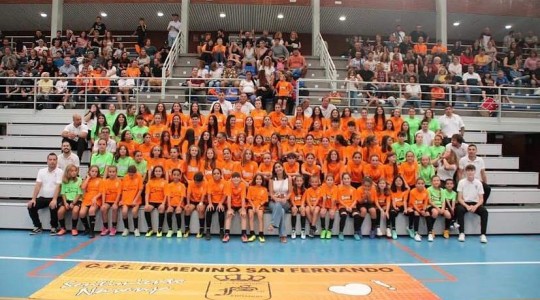 Colaboración en acción: apoyando al futbol sala femenino de San Fernando de Henares 